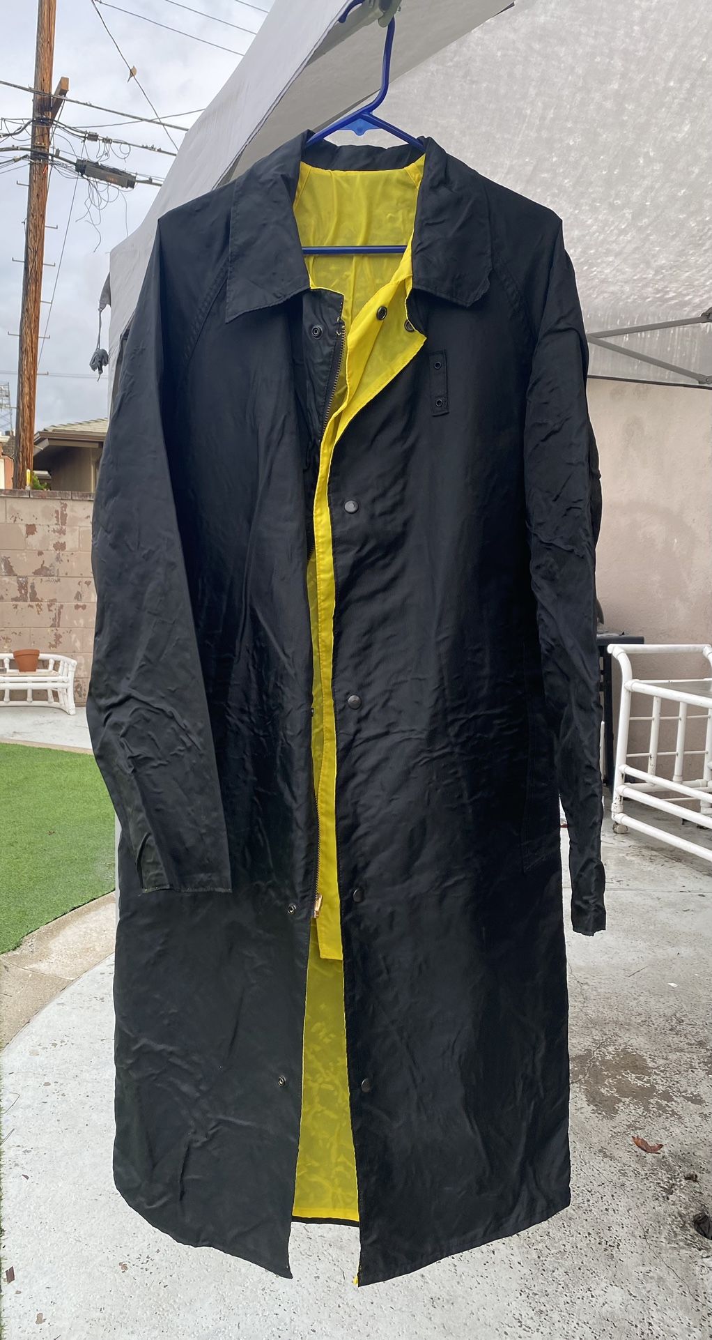 NEESE Raincoat Black/Yellow NO HOODIE , Sz Med. Flame Resistance UN 400-32-1=NFPA 701