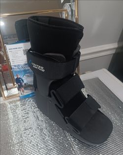 United ortho,  Short cam walker fracture booth.