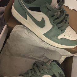 Women’s Air Jordan Mid Sail/Jade