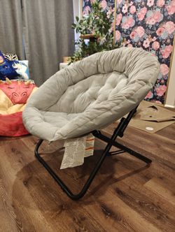 Foldable Gray Lounge Chair