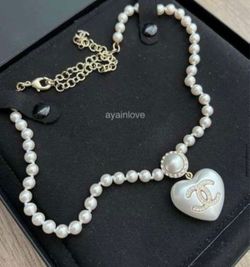 Chanl necklace