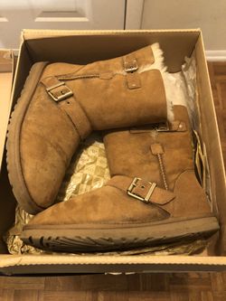 UGG Classic Short with Buckle Accents….Size 9