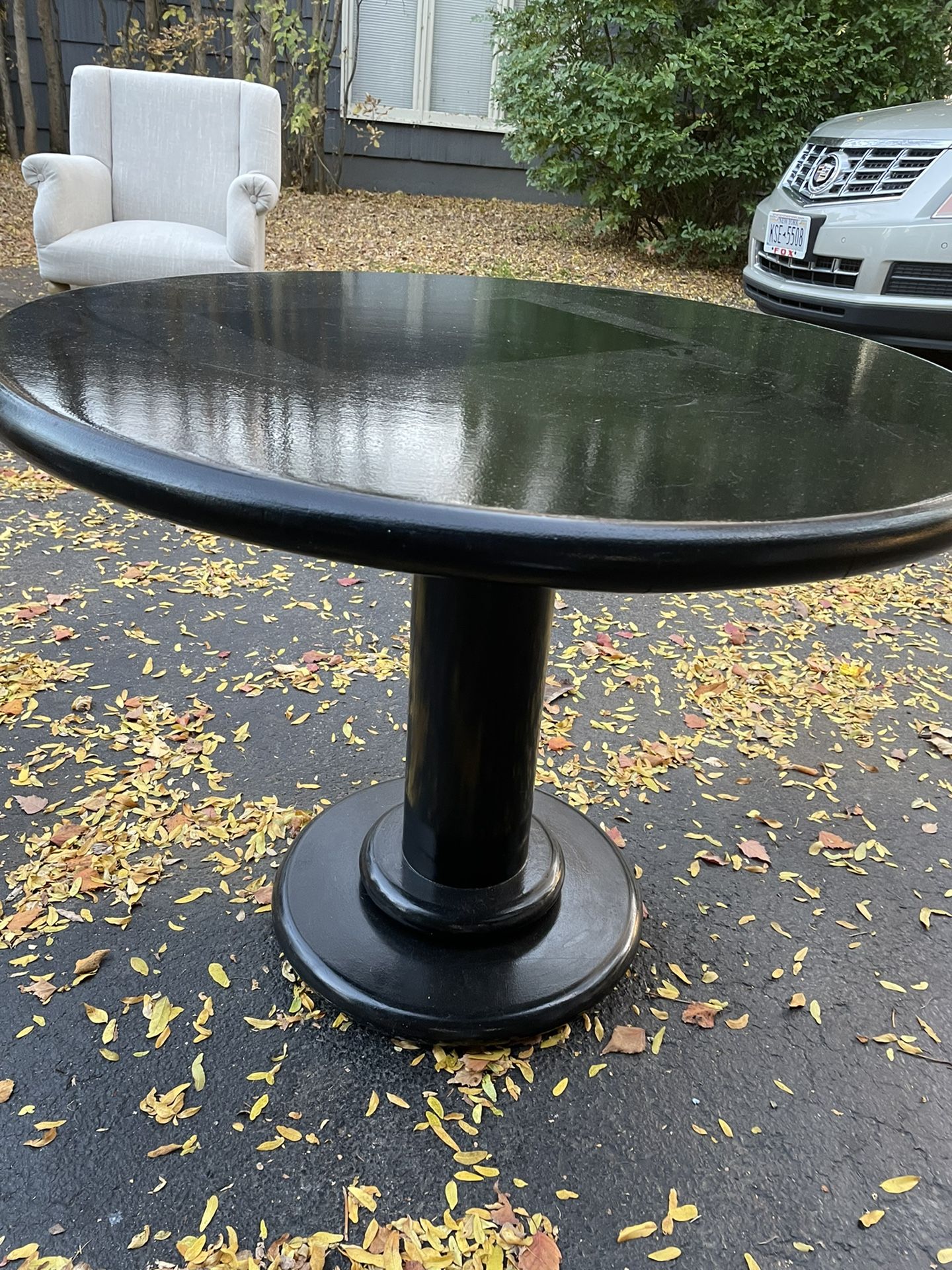 3.5ft Round Black Adjustable Table