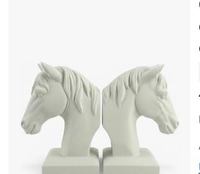 ()Comfy Hour 7-Inch White Horse Figurine-Style Bookends – Vintage Antique Horse Head Statues for Home Decor – Pair of Equestrian Farmhouse Boo