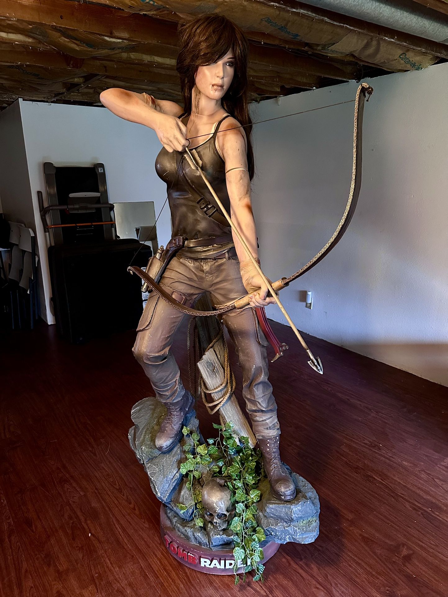 7’ft tall life size Tomb Raiders Laura Croft Statue 