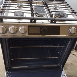 Samsung 30In- https://offerup.com/redirect/?o=Ni5DdQ==.Ft.Slide- In Gas Range (Semi New )