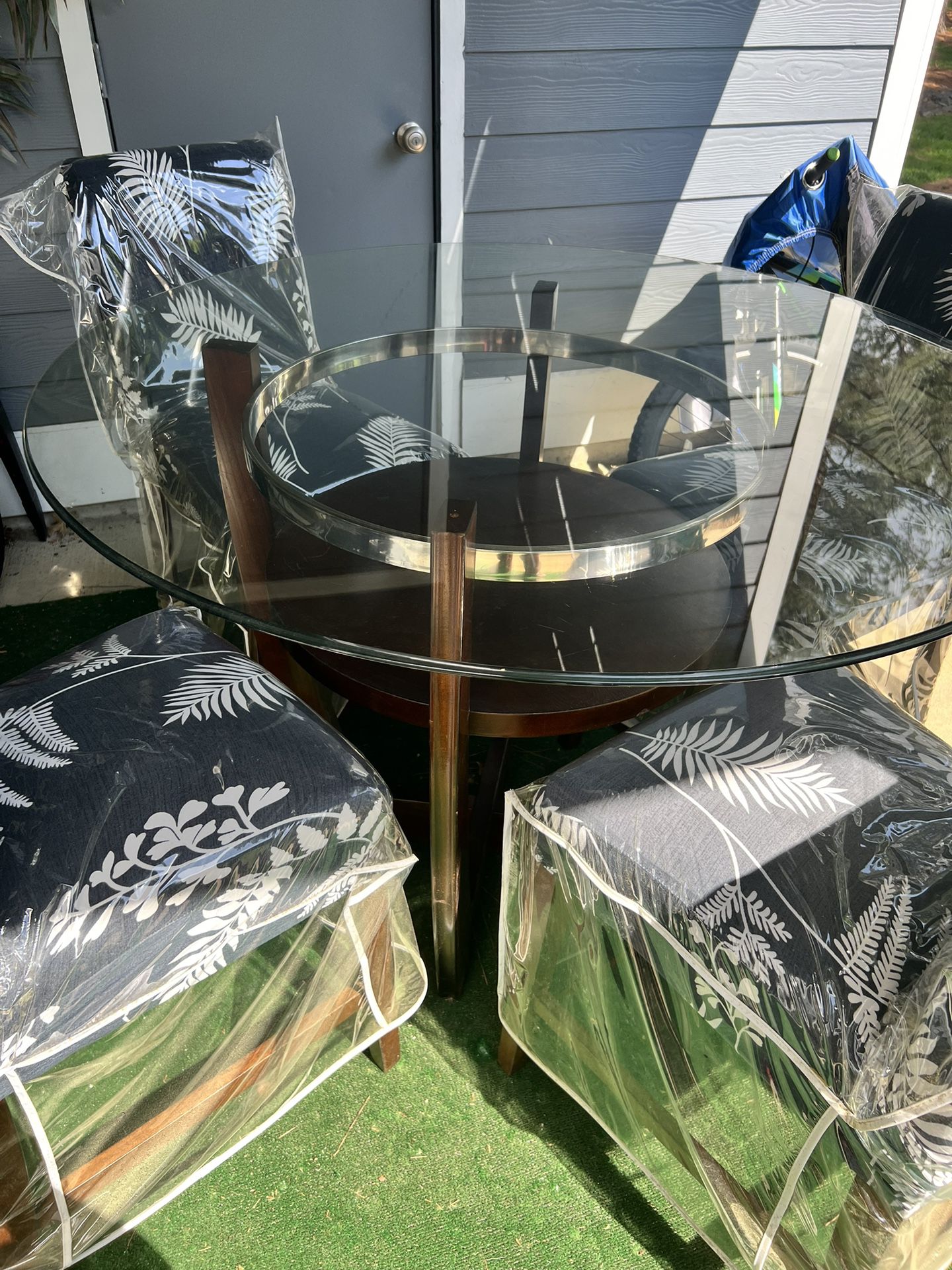 Round Glass Table w/ Chair Set