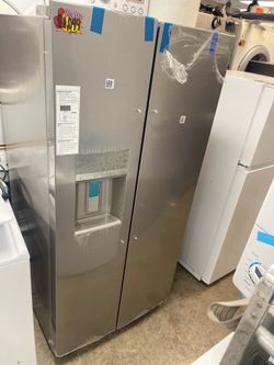 New Frigidaire refrigerator 33” Width/29” depth/70” height