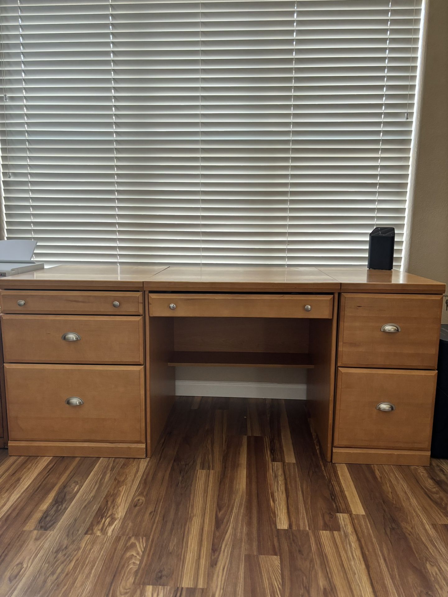 Desk – Three-Piece Set