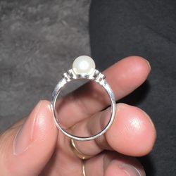 Women’s 10k White Gold Pearl Ring