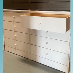 8 drawers dresser / Eight drawers dresser