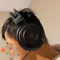 Razer wireless gaming headset with Razer Hypersense