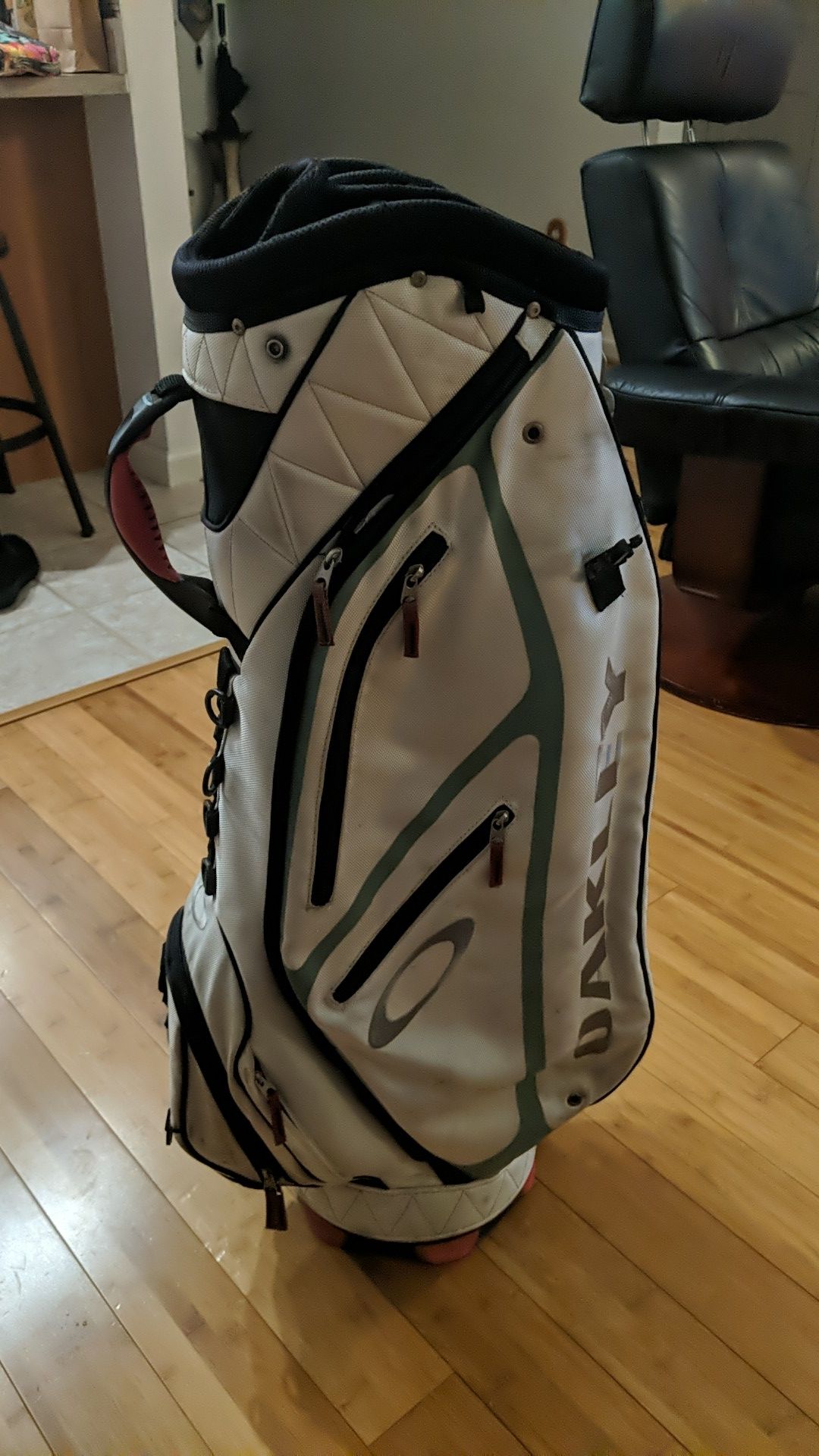 Oakley golf bag for Sale in Pinellas Park, FL OfferUp