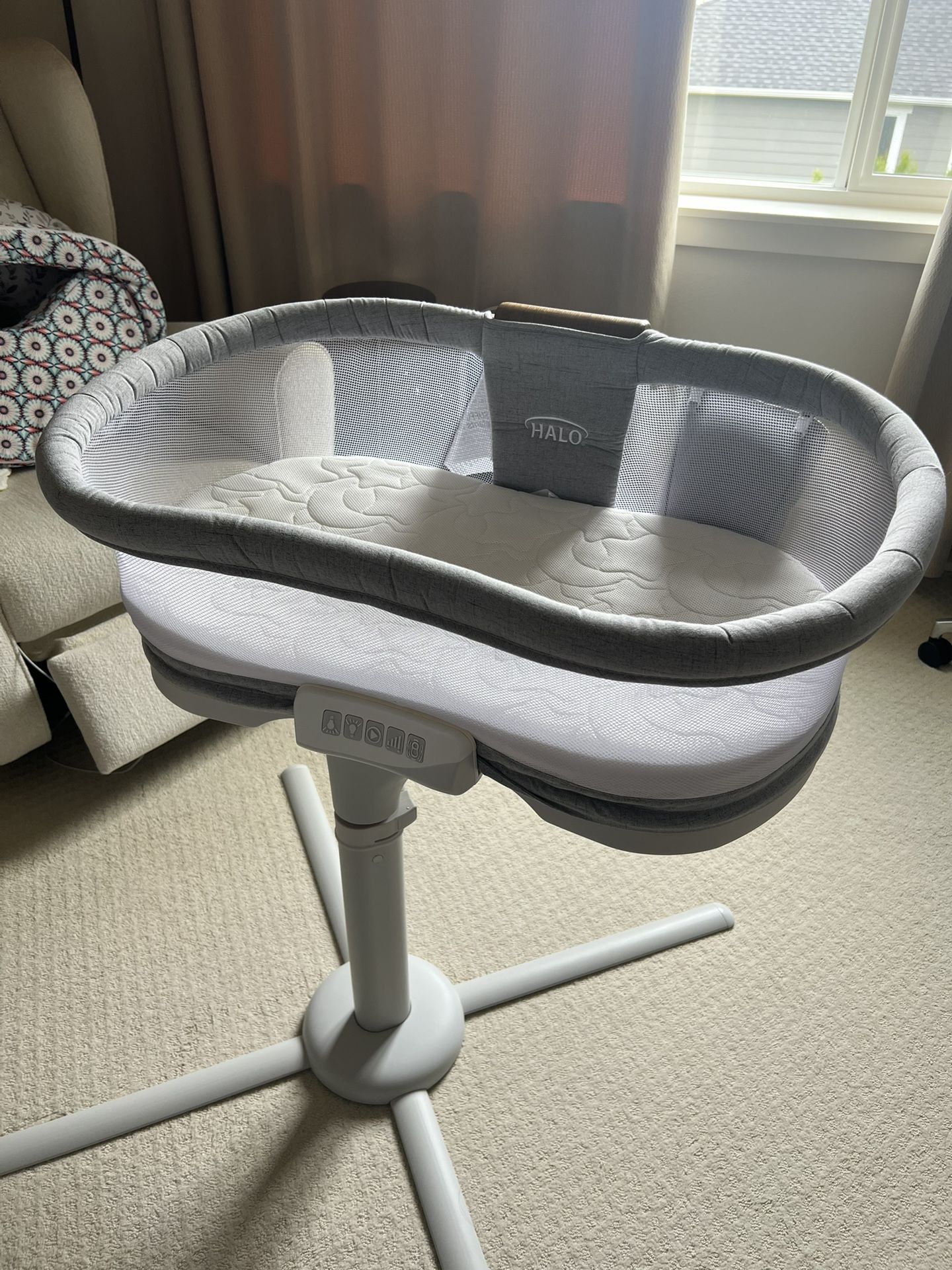Halo Bassinest Swivel Sleeper Luxe