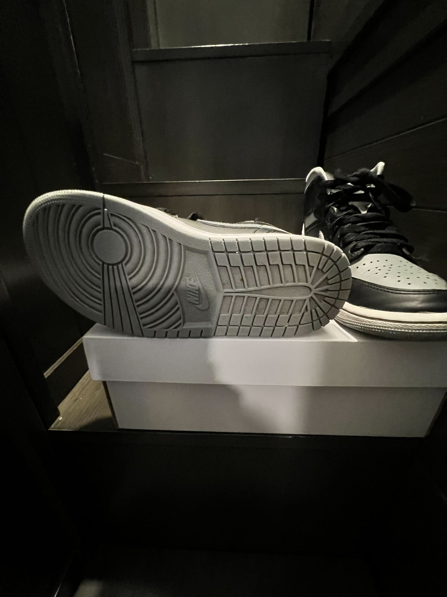 Air Jordan 1 Mid Color Way: Black/Particle Grey-White Noir/Blanc/Gris Particule