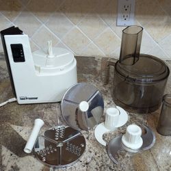 Vintage Norelco Food Processor w Attachments