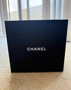 CHANEL presentation box