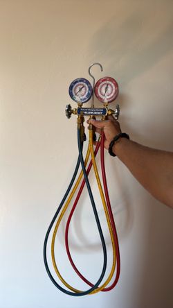 Yellow Jacket Manifolds w hoses