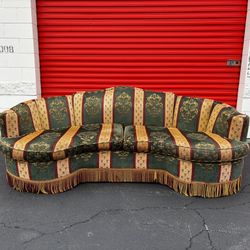 Vintage Curved Sofa w/ Ornate Pattern & Fringe Detail*FREE DELIVERY 🚚 