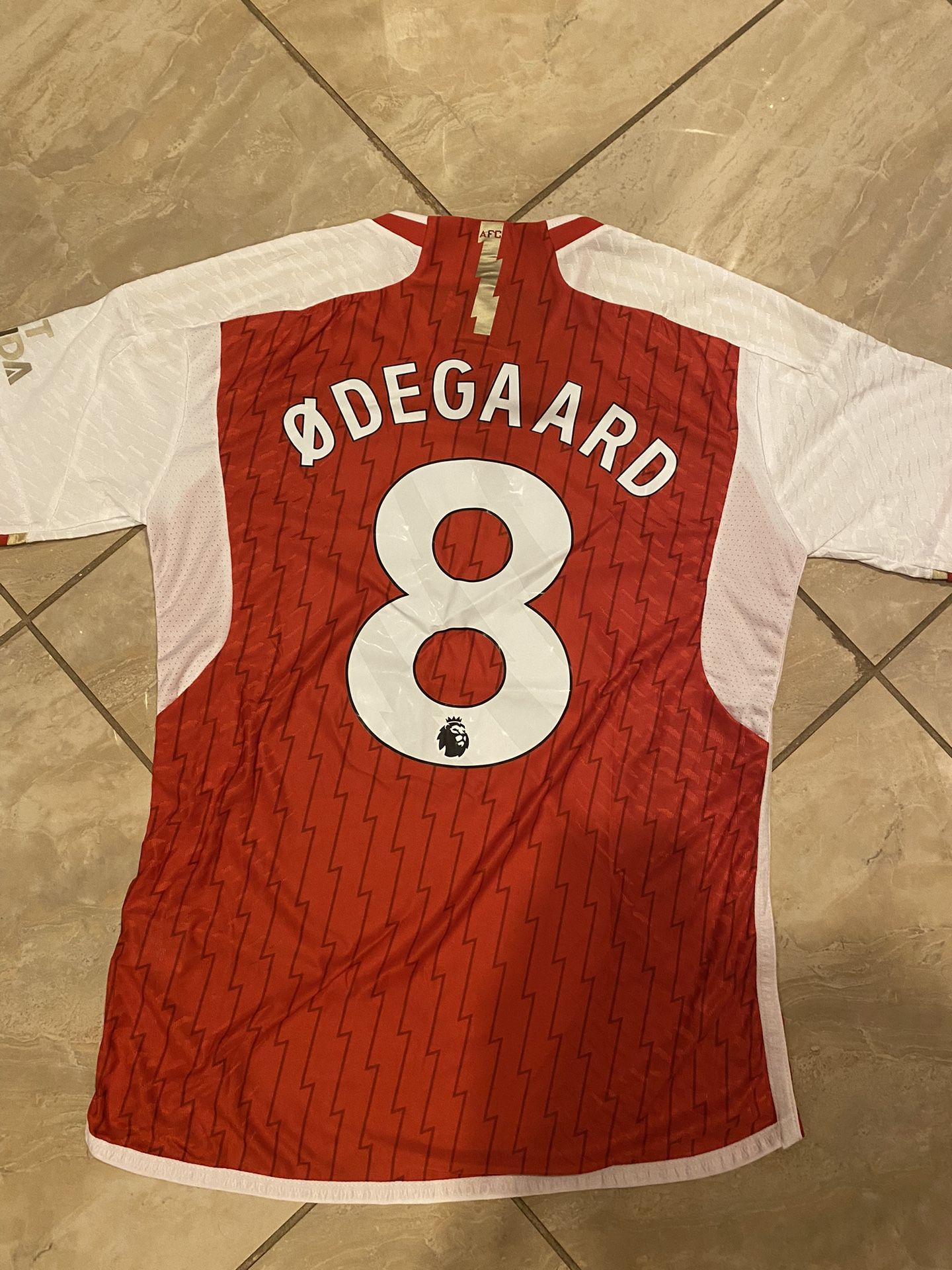 Odegaard arsenal Jersey #8. Large. Long Sleeve for Sale in Miami Beach, FL  - OfferUp