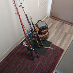 6Fishing Poles With Backpak Tackle Box