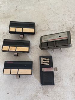 5 working sears craftsmen garage door opener need batteries 139.53778 all for $25 cash 2401 n Euclid ave Upland 91784