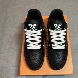 LV Trainers Size 9 Box Receipt Fast Shipping DM!