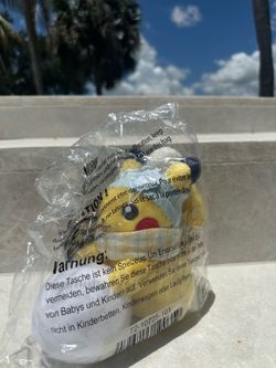 Pokemon Center Snow-Ball Rolling Pikachu Plush Limited