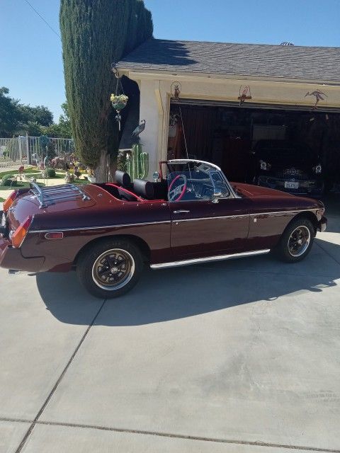 1977 MGB