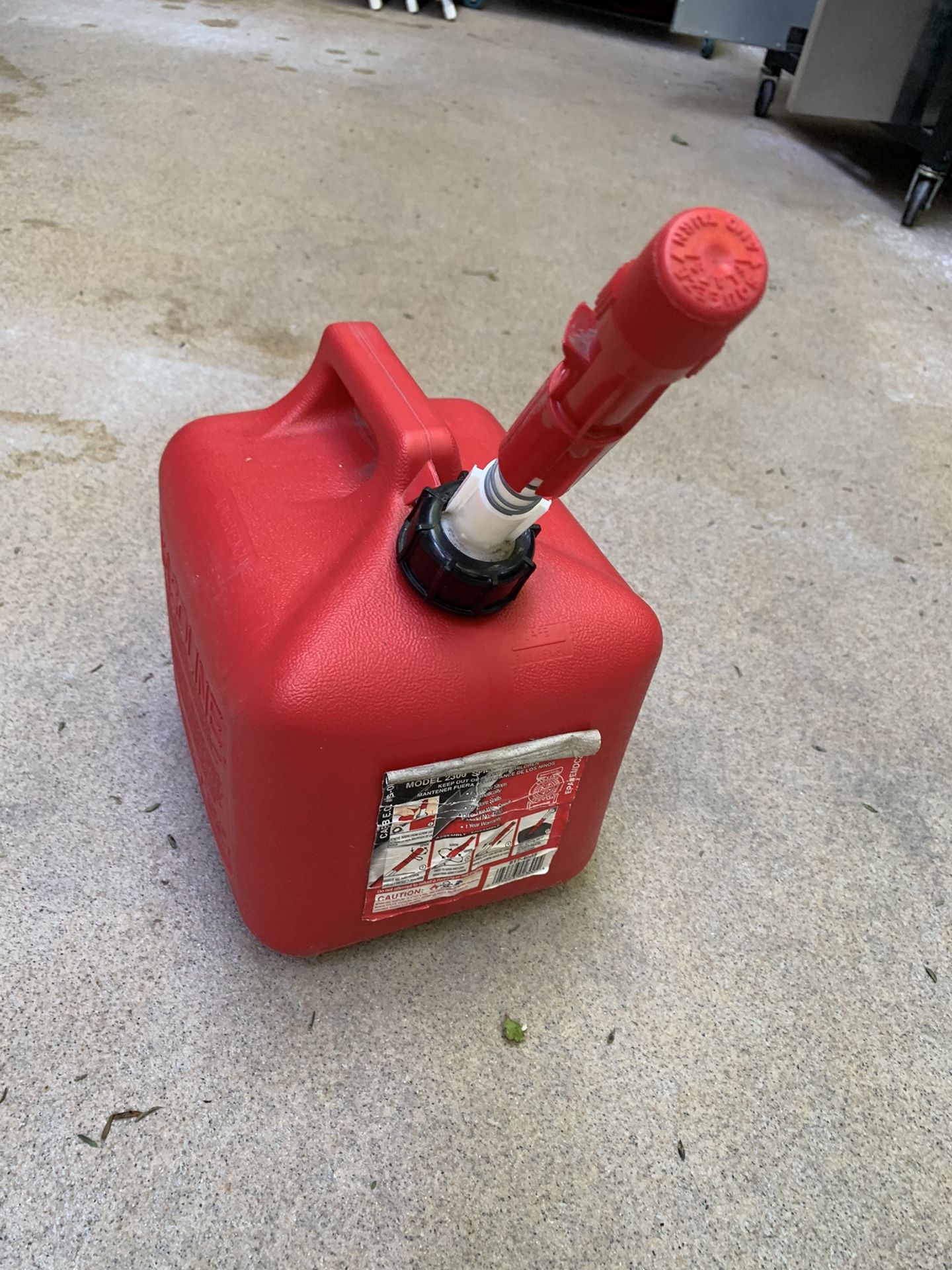 Full gas can. 2.5 gallons