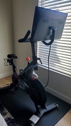 Peloton Cycling Bike + Floor Mat Gently Used Like New