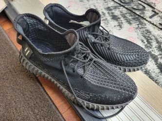 Men's sneakers in great shape,  size 9