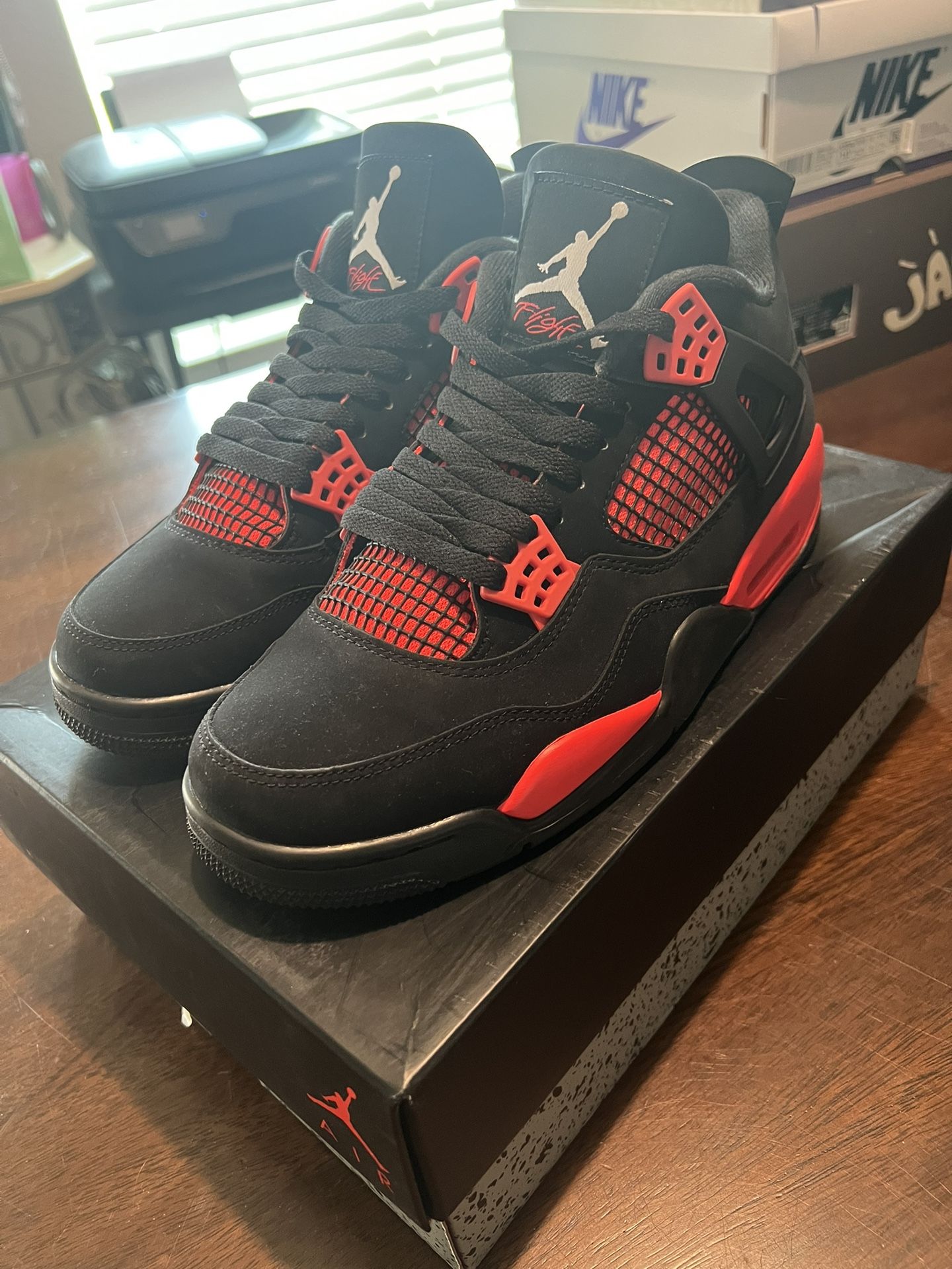 Jordan 4 Retro ‘Red Thunder’