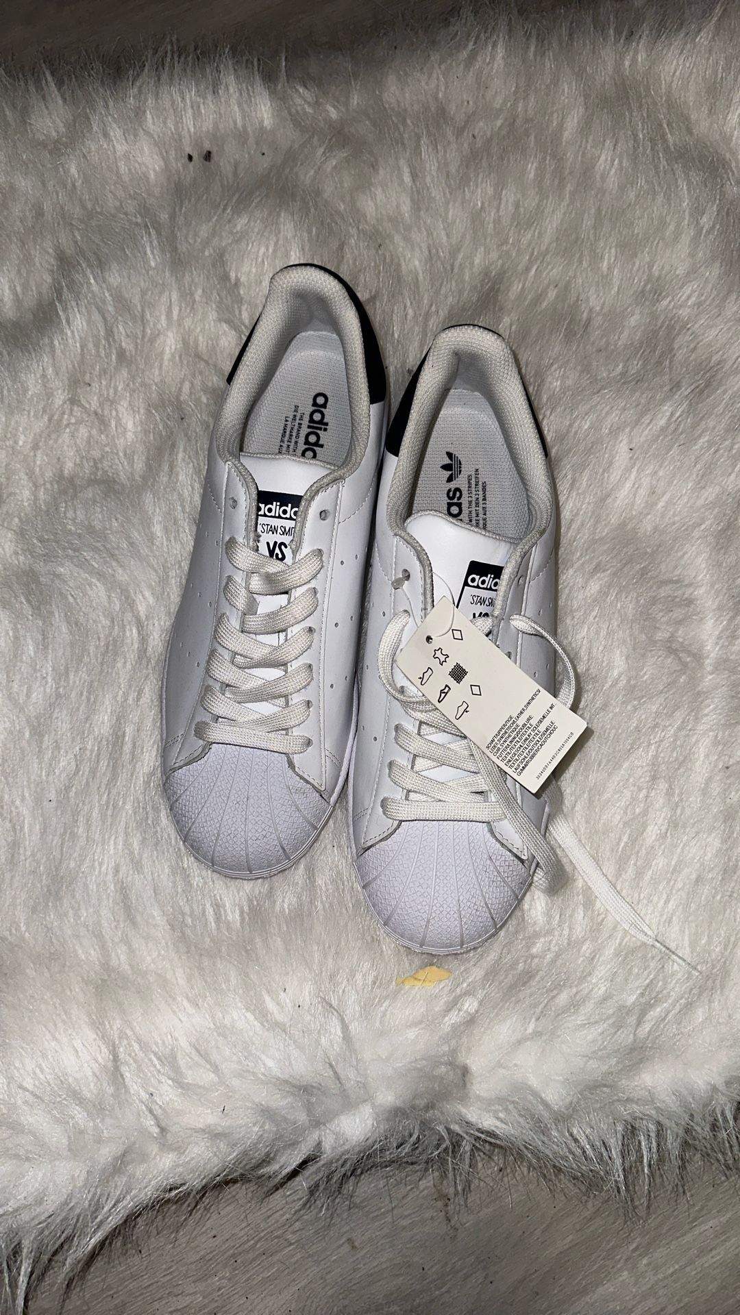 She’ll Toe Adidas. Size 7.5 Men’s