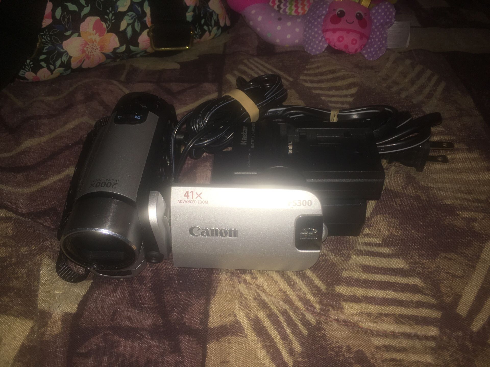 Nice working canon video comes with bag and charger