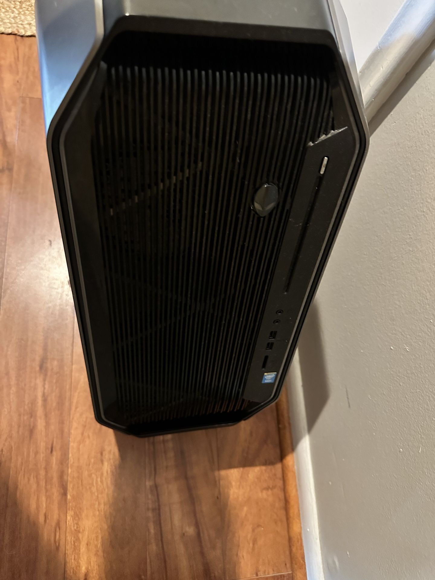 Alienware Area 51 R2 , Core I7 , 512gb Nvme , Radeon