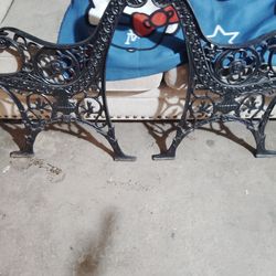Vintage iron bench....$100$