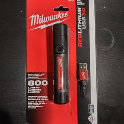 Milwaukee 800 Lumens LED USB Rechargeable HP Fixed Focus Flashlight 🩸FIRM PRICE🩸