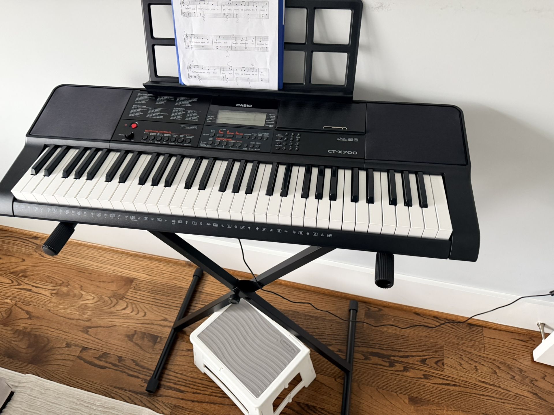 Keyboard With stand Casio CT-X700