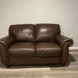 Leather couch excellent condition