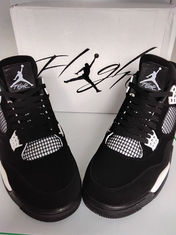 NIKE AIR JORDAN 4 RETRO SIZE 11 / 12 $145.00