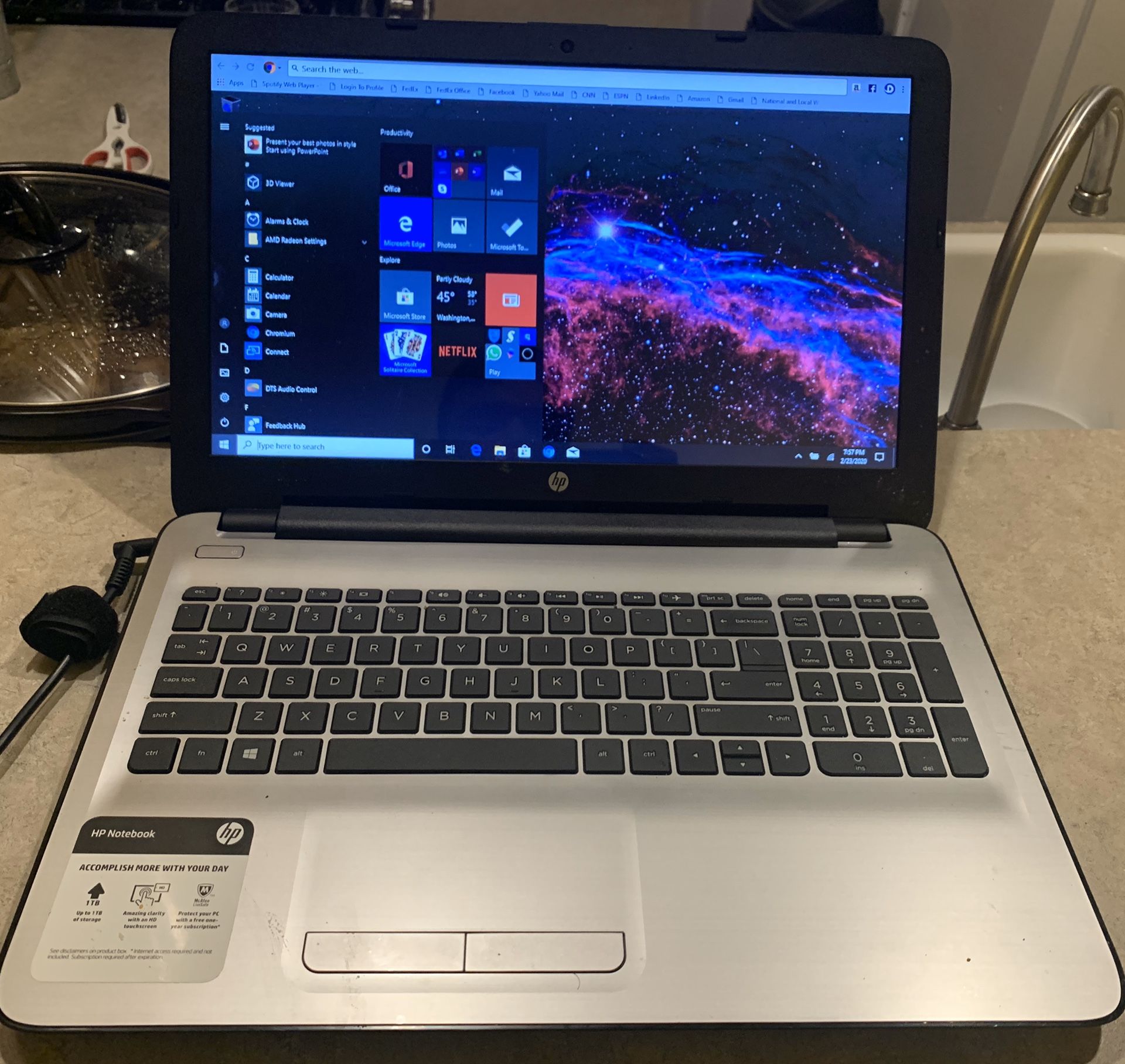 HP Laptop w/ Touchscreen