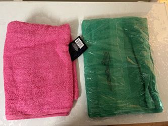 New KOHL’S Green& Pink Superfine Fiber Towel, Soft Comfortable Bathing/Shower Towel.Each 3$ 27x54 Inches .