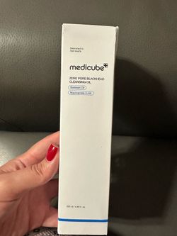 MEDICUBE Zero Pore Blackhead Deep Cleansing Oil