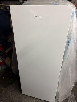 Hisense 13.6 cu. ft. Upright Freezer CFU14N6AWE – Brand New