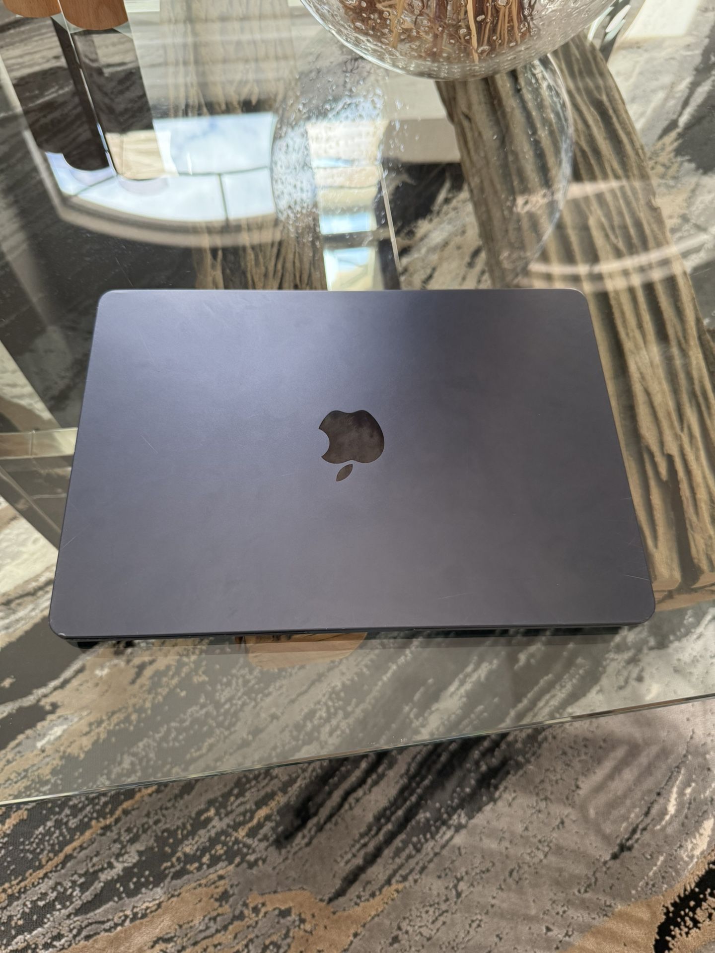 2022 Mac Book Air M2 Chip Broken Screen