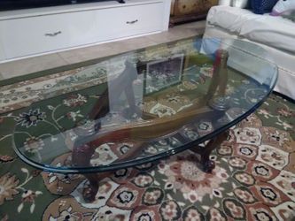 Very elegant coffee table thick glass top no scratch..