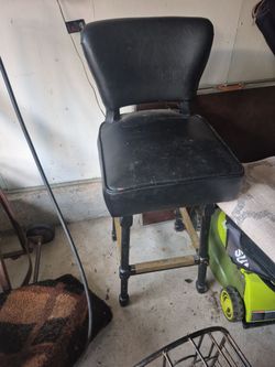 Bar stool