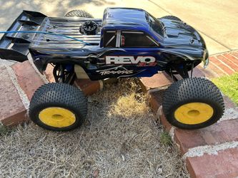 Traxxas Revo 3.3 RC Truck