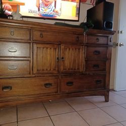 Dresser